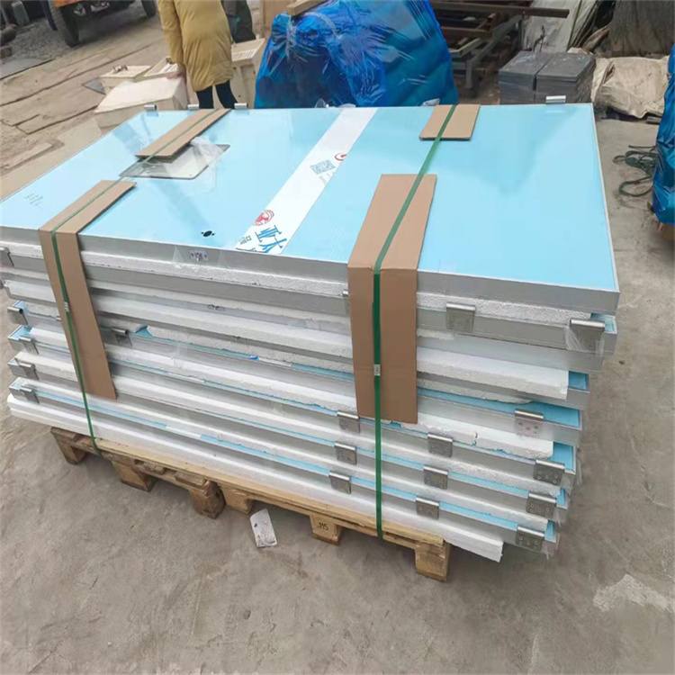 赤峰工业防护先锋:定制化铅门解决方案全解析